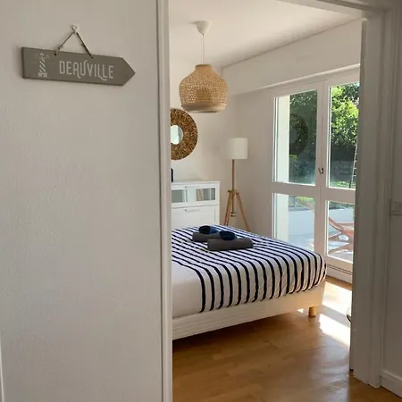 Trouville, Renove Avec Grande Terrasse Au Calme 아파트 트로우빌쉬메르