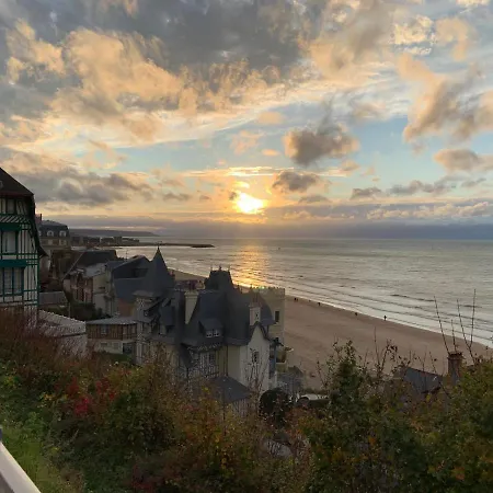 Trouville, Renove Avec Grande Terrasse Au Calme