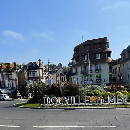 Trouville, Renove Avec Grande Terrasse Au Calme Apartment Trouville-sur-Mer
