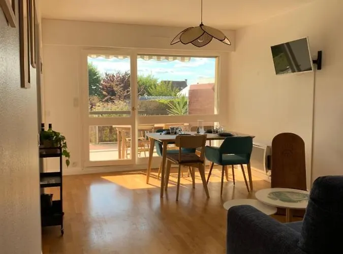 Trouville, Renove Avec Grande Terrasse Au Calme Apartmán *