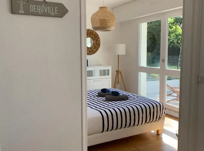 Trouville, Renove Avec Grande Terrasse Au Calme Apartmán Trouville-sur-Mer